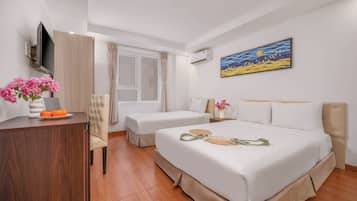 Quarto triplo superior | Escrivaninha, Wi-Fi de cortesia, roupa de cama