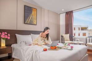 Habitación doble Deluxe | Escritorio, wifi gratis y ropa de cama 