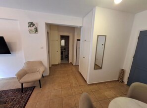 TV - A spacious apartment with one bedroom and a living room. (Paphos)