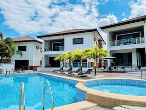 Indoor pool - Koregon Hotel & Pool Villas (Mabalacat City)