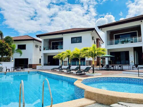 Koregon Hotel & Pool Villas