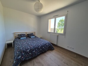 3 chambres, fer et planche à repasser, accès au Wi-Fi (inclus)