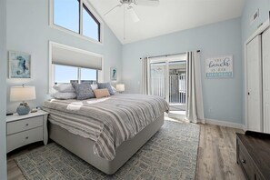 3 habitaciones, tabla de planchar con plancha, wifi y ropa de cama 