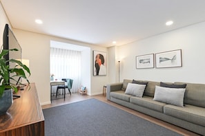TV - Casa Luz by Sé Apartments (Braga)