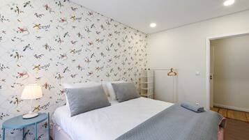 2 bedrooms, iron/ironing board, Internet, bed sheets