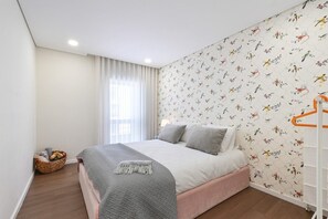 2 bedrooms, iron/ironing board, Internet, bed sheets