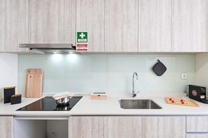 Fridge, stovetop, electric kettle, toaster