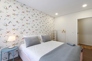 2 bedrooms, iron/ironing board, Internet, bed sheets - Casa Luz by Sé Apartments (Braga)