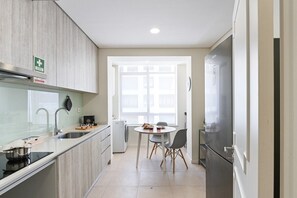 Fridge, stovetop, electric kettle, toaster