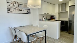Dining - FESTASOL 201 (Estartit)