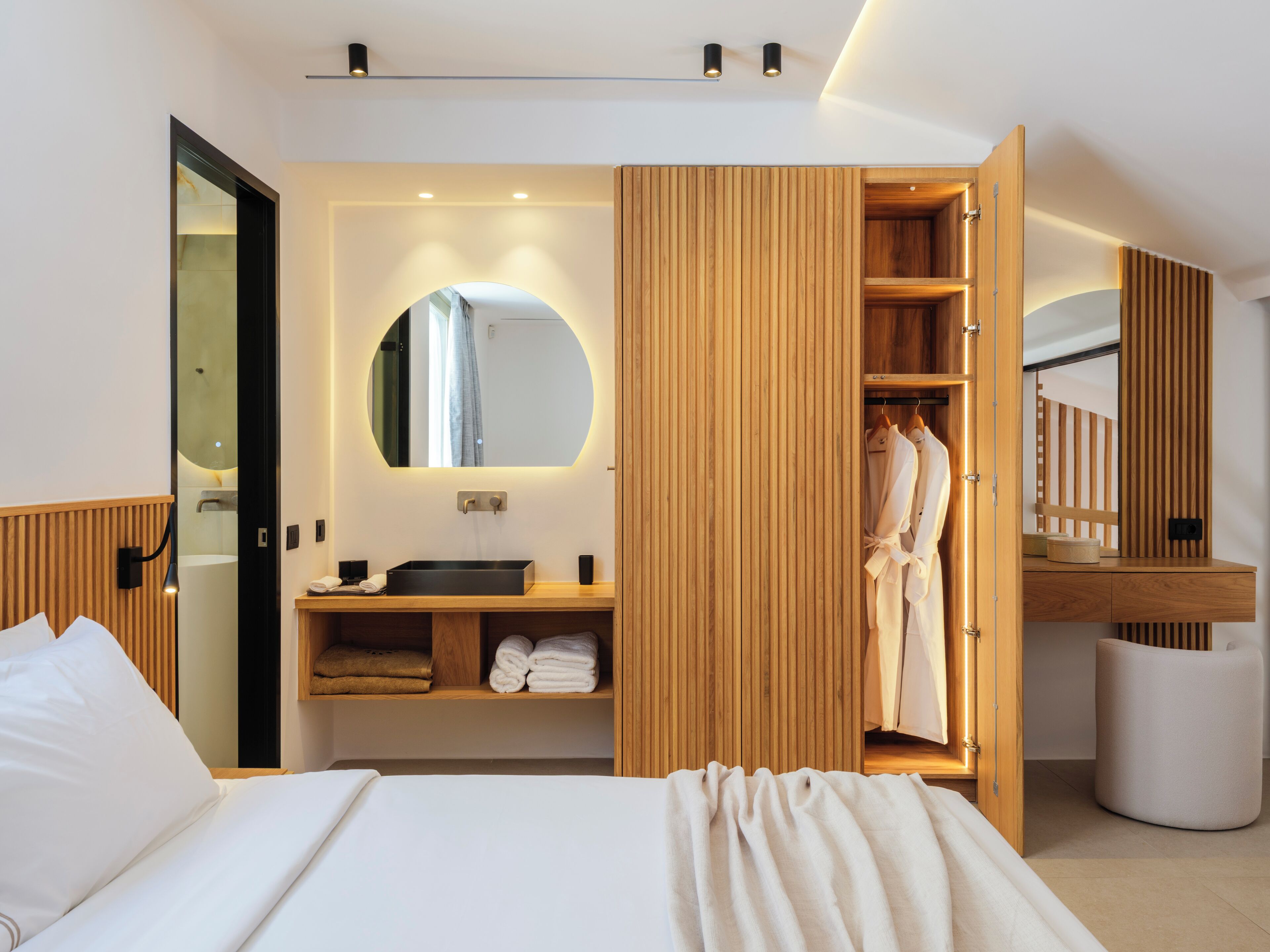 Design Duplex, Patio, Lake View | In-room safe, blackout drapes, soundproofing, iron/ironing board