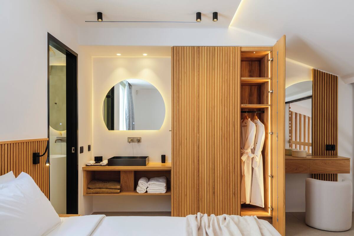 Design Duplex, Patio, Lake View | In-room safe, blackout drapes, soundproofing, iron/ironing board