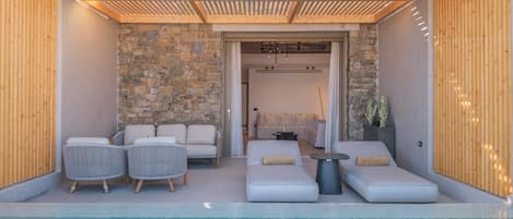 Luxury Duplex, Patio, Lake View | Pool