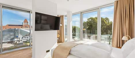 Comfort Queen Room with Terrace | Individueel gedecoreerd, individueel gemeubileerd, een bureau