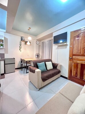 Smart TV - Ideal for Long Stay 2 Bedrooms, 2-Storey Unit w/ Complete Amenities & Accesible (Naga City)