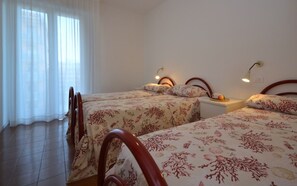 1 bedroom, bed sheets