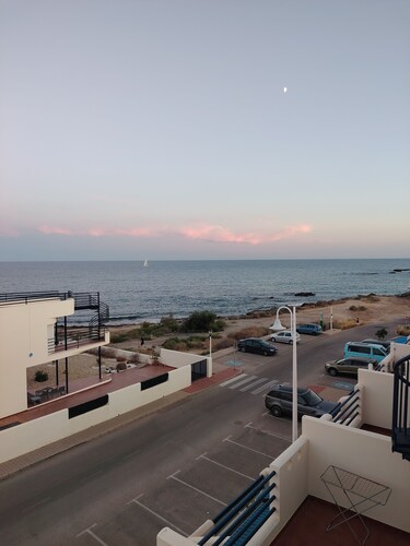 Casa Luna ;) ... Semi-detached house a few steps from the sea 🌊