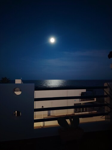 Casa Luna ; ) ...Terraced house a few steps from the sea . 