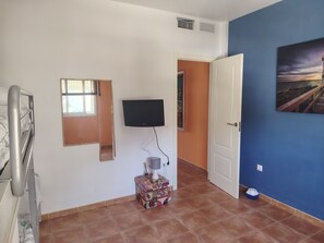 2 slaapkamers, een strijkplank/strijkijzer, gratis wifi, beddengoed