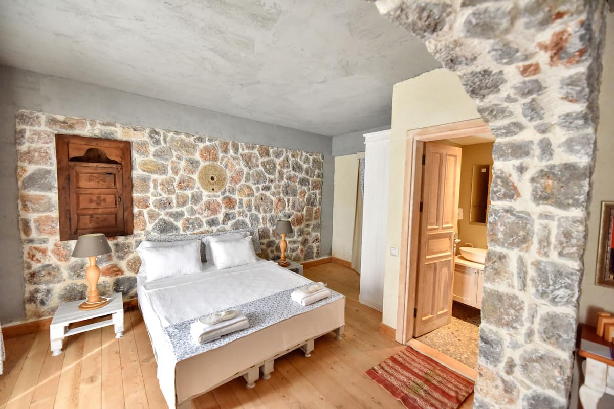 Deluxe Triple Room | Living area