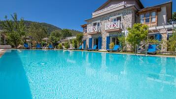 Seasonal outdoor pool