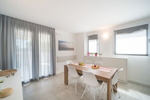 Dining - Freshly Built Comfort in a Modern Space (Lignano Sabbiadoro)