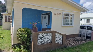 A two-story building with a blue door and a sign that reads "Des Moines." - Family-friendly home from home located close to beach, bars and restaurants (Bridgetown)
