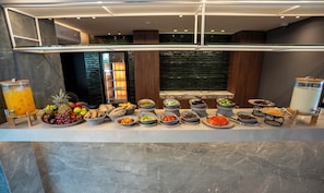 Café da manhã com buffet todos os dias (USD 11 por pessoa)