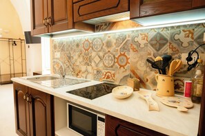 Mikrobølgeovn og kokeplater