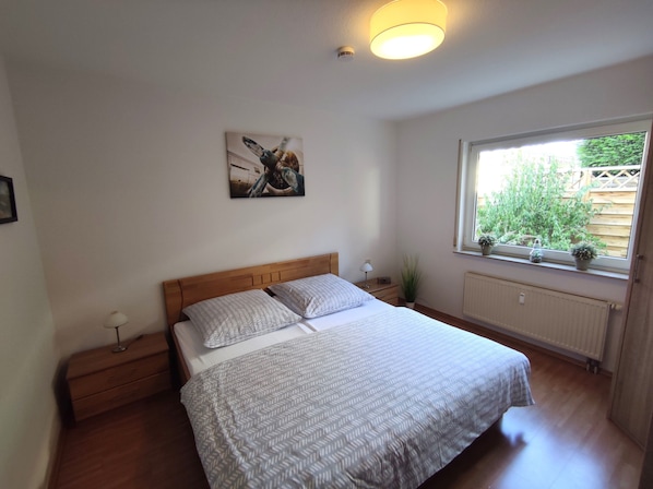 3 habitaciones, escritorio, tabla de planchar con plancha y wifi