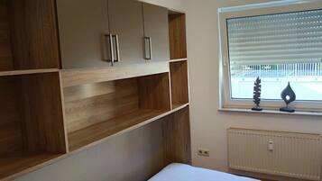 3 habitaciones, tabla de planchar con plancha, wifi y ropa de cama