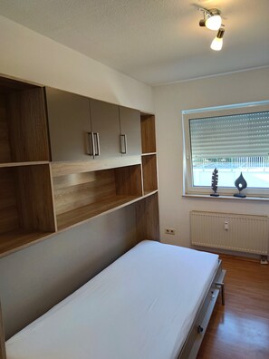 3 chambres, fer et planche à repasser, Wi-Fi, draps fournis