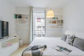 Apartment (1 Bedroom) | Living area