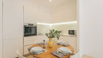 Departamento (1 Bedroom) | Cocina privada | Microondas, lavavajillas, tetera eléctrica y tostadora