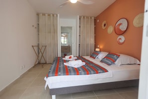 3 slaapkamers, een strijkplank/strijkijzer, reisbedje, gratis wifi