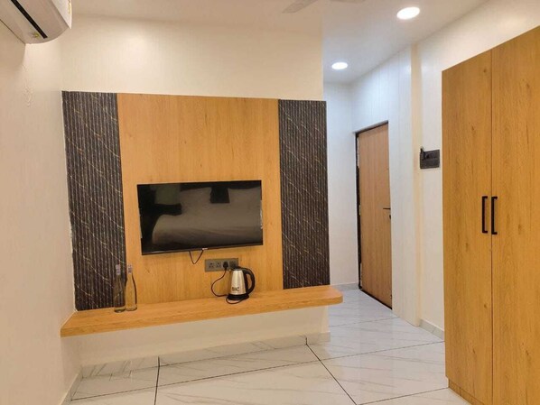 Television - Hotel Nexon Inn (Waghoriya)