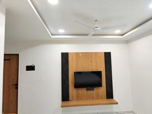 Television - Hotel Nexon Inn (Waghoriya)