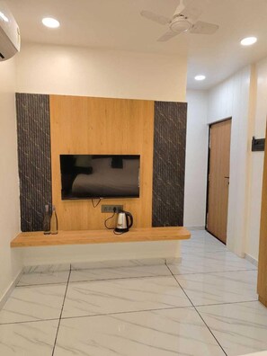 Television - Hotel Nexon Inn (Waghoriya)