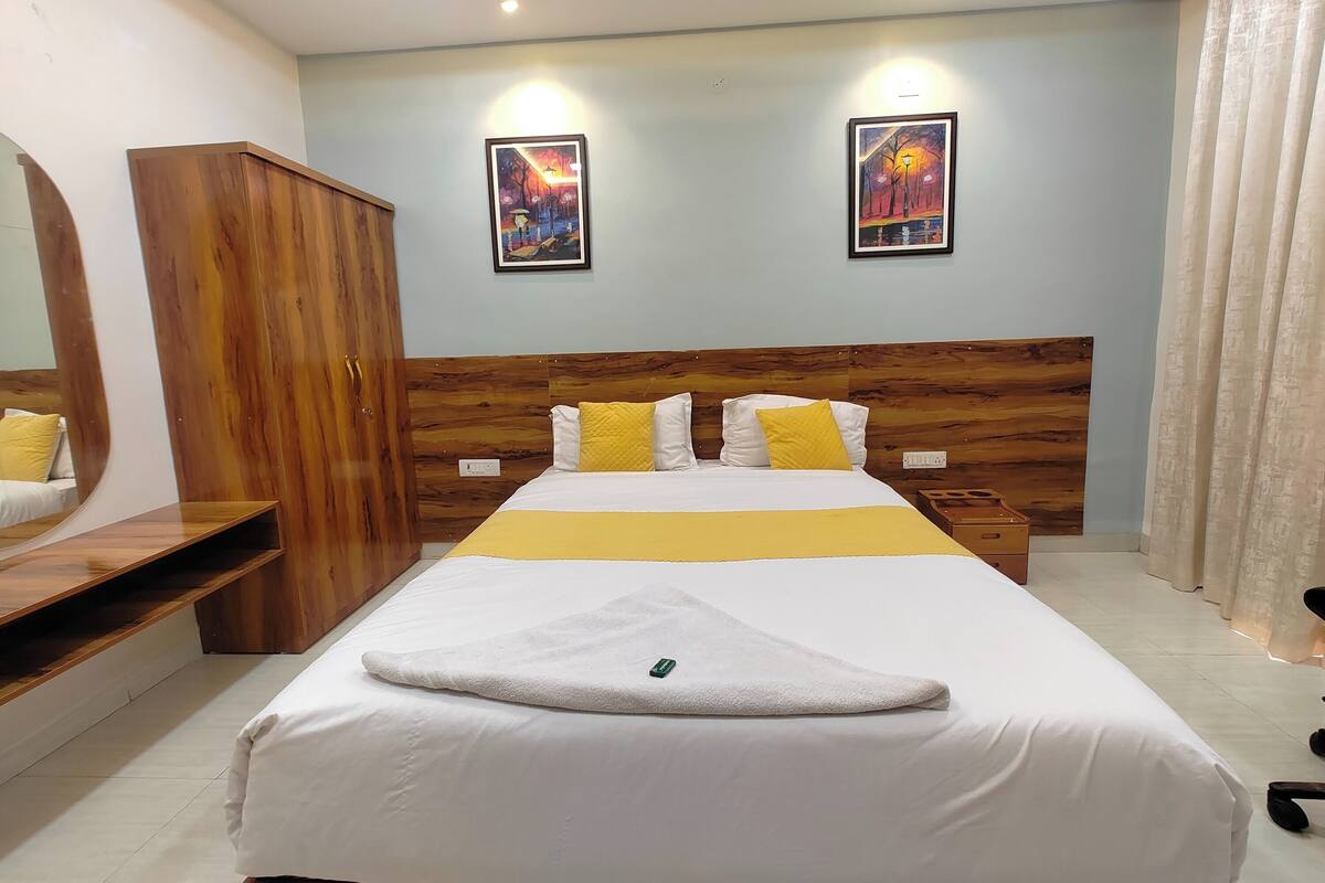 Desk, free WiFi, bed sheets