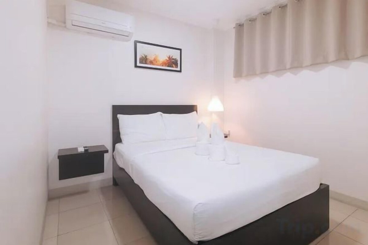 Desk, free WiFi, bed sheets