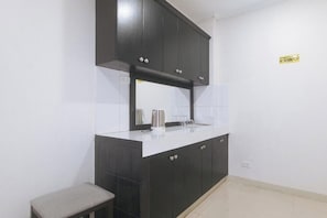 Suite | Desk, free WiFi, bed sheets