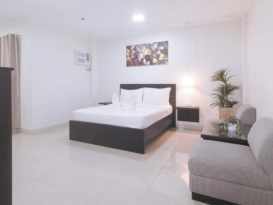 Suite | Desk, free WiFi, bed sheets