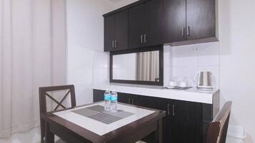 Habitación doble estándar | Escritorio, wifi gratis y ropa de cama
