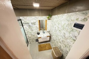 Deluxe Double Room | Bathroom