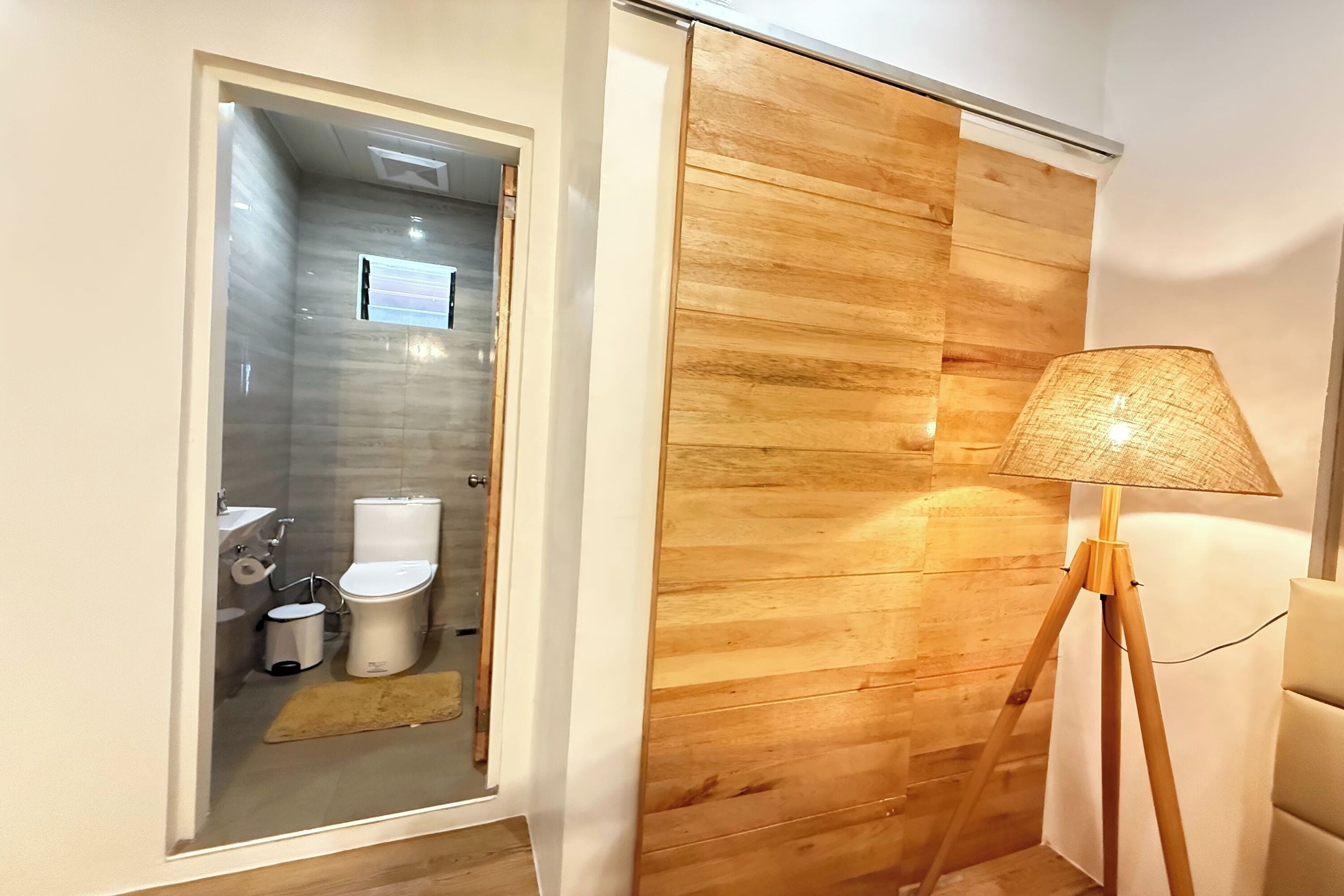 Suite Keluarga | Meja kerja, Wi-Fi gratis, dan seprai linen