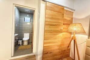 Family Suite | Desk, free WiFi, bed sheets