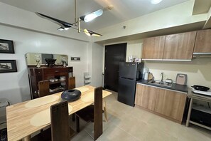 Departamento, 1 habitación, para no fumadores | Escritorio, espacio para trabajar con laptop y cortinas blackout 