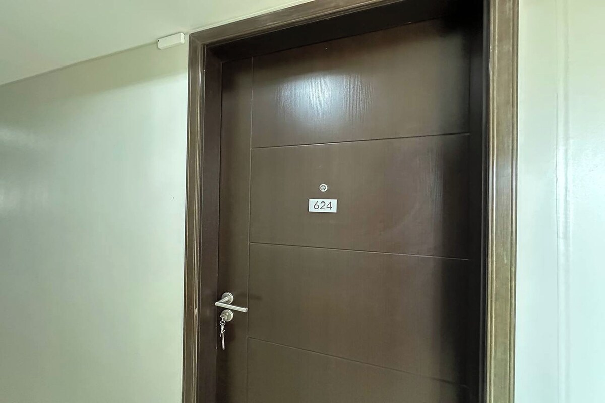 A closed door with a number plate labeled "624" and a key in the keyhole.