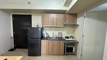 Apartment, 1 Bedroom | Private kitchen | Fridge, microwave, electric kettle
