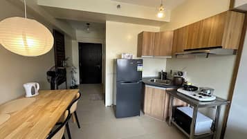Studio | Private kitchen | Fridge, microwave, electric kettle